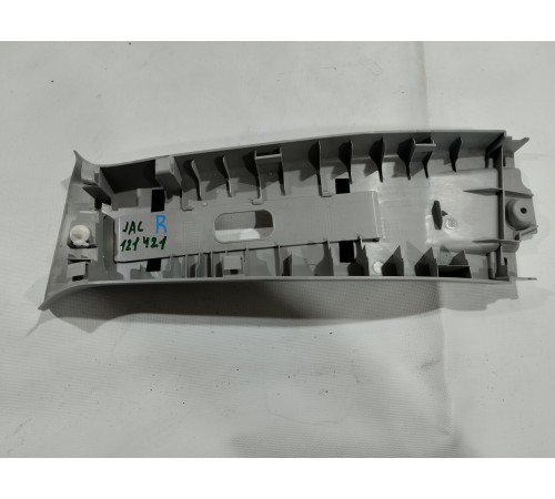 Обшивка центральной стойки правая верхняя