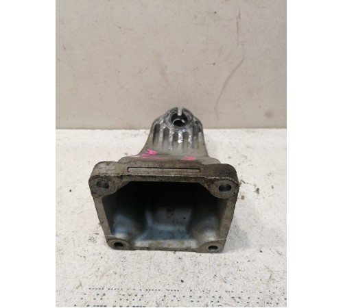 Опора двигателя правая