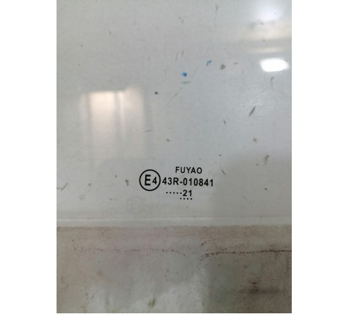 Стекло двери переднее левое