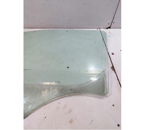 Стекло двери переднее левое