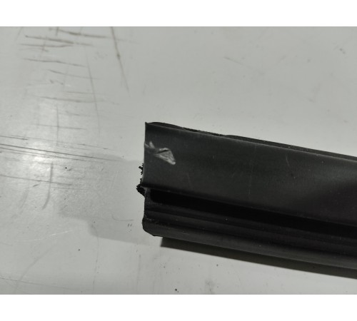 Уплотнитель стекла (задний левый внутренний)