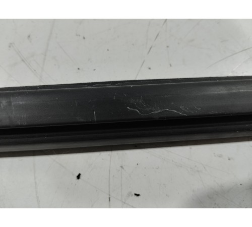 Уплотнитель стекла (задний левый внутренний)