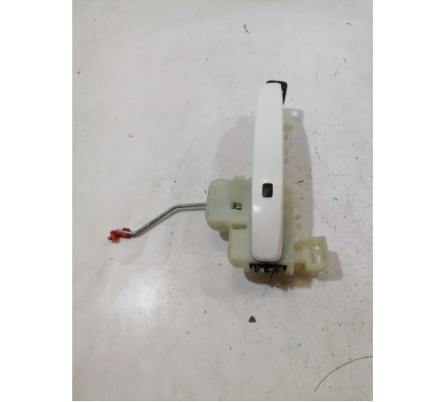 Ручка двери передняя правая с бесключевым доступом