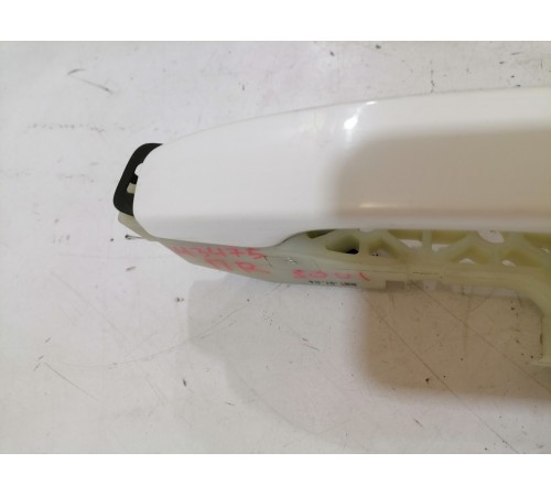 Ручка двери передняя правая с бесключевым доступом