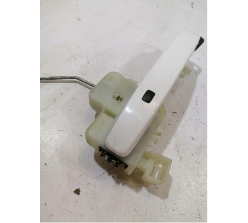 Ручка двери передняя правая с бесключевым доступом