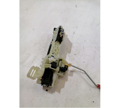 Ручка двери передняя правая с бесключевым доступом