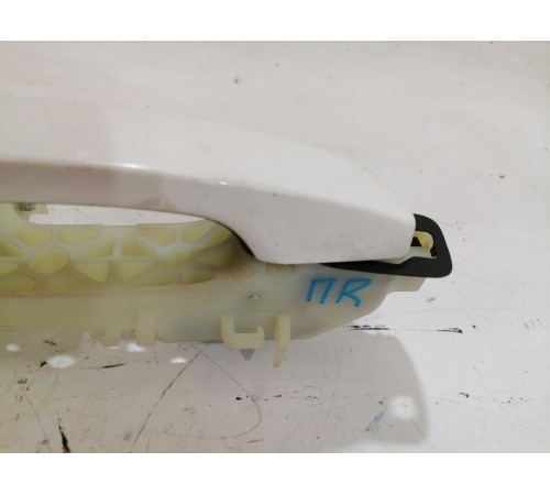 Ручка двери передняя правая с бесключевым доступом