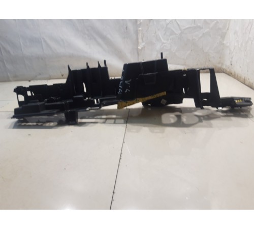 Кронштейн полки багажника левый