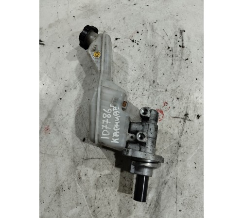 Главный тормозной цилиндр с бачком