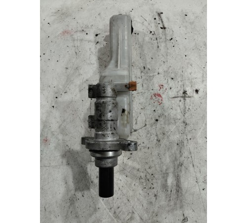 Главный тормозной цилиндр с бачком