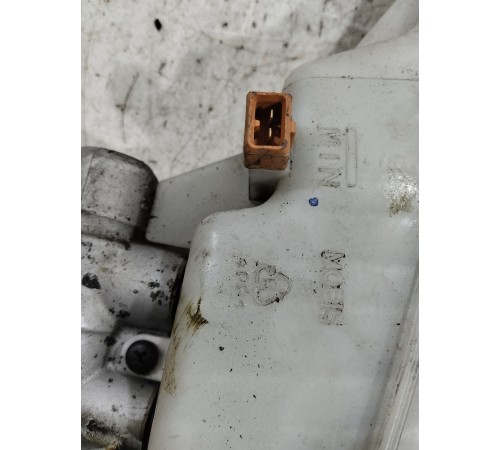 Главный тормозной цилиндр с бачком