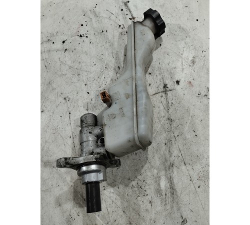 Главный тормозной цилиндр с бачком