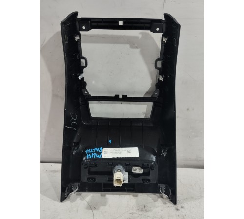 Накладка центральной консоли задняя