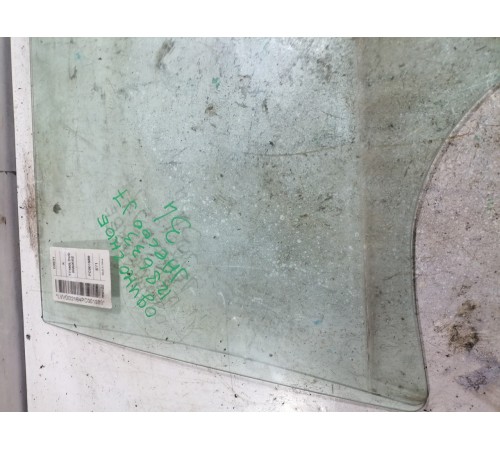 Стекло двери заднее левое