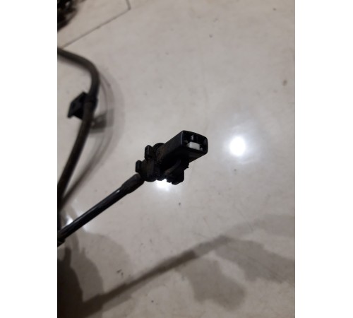 Датчик ABS(передний правый)