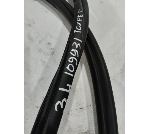 Уплотнитель двери задний левый