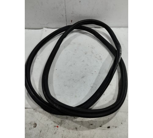 Уплотнитель двери задний левый