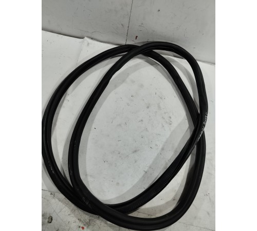 Уплотнитель двери задний левый