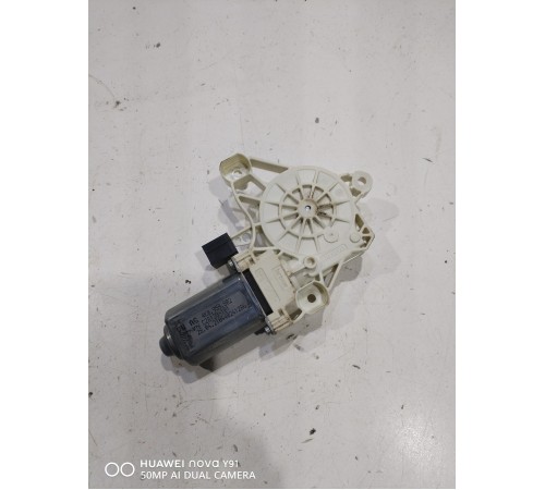 Моторчик стеклоподъемника (передний правый)