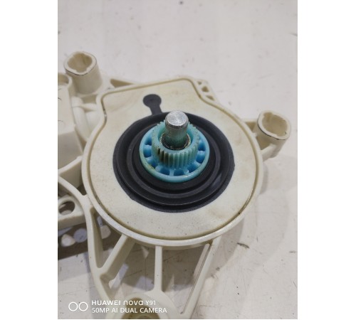 Моторчик стеклоподъемника (передний правый)