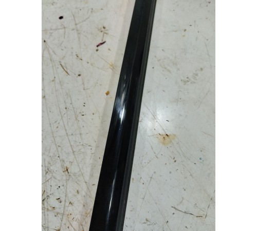 Уплотнитель стекла передний левый внешний