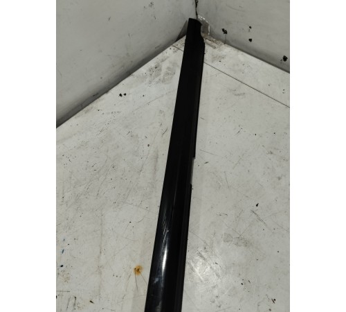 Уплотнитель стекла передний левый внешний