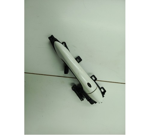 Ручка двери передняя правая внешняя