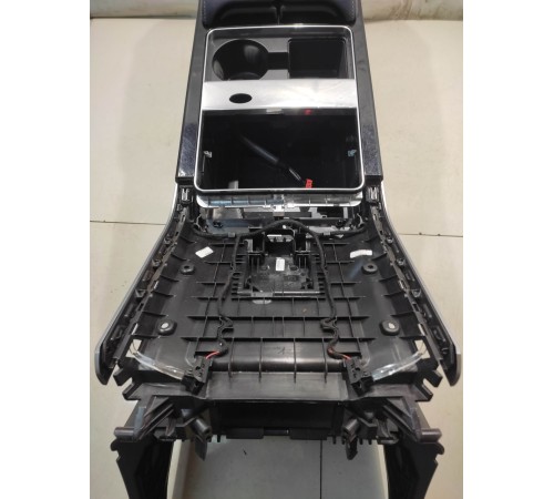 Центральная консоль в сборе