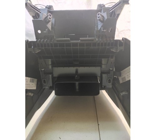 Центральная консоль в сборе