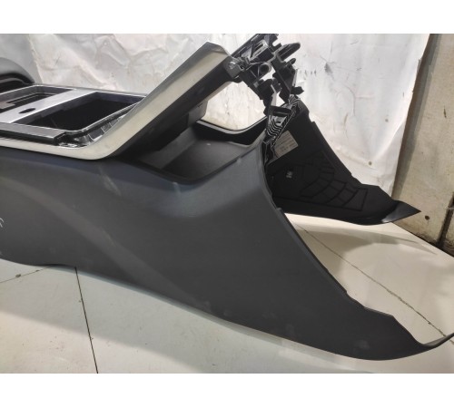 Центральная консоль в сборе