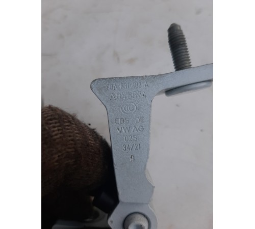 Петля двери(передняя левая верхняя)