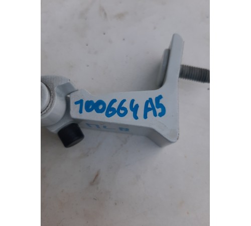 Петля двери(передняя левая верхняя)