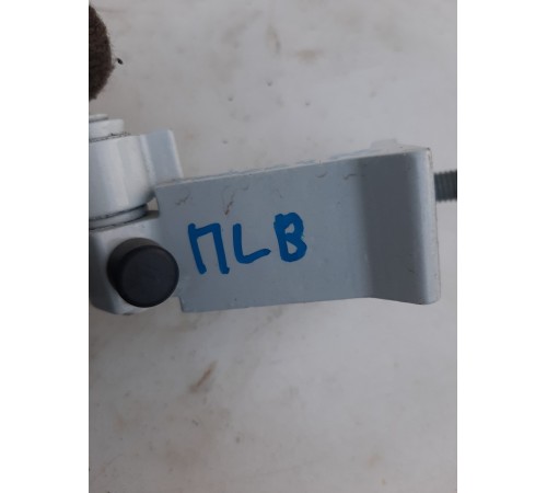 Петля двери(передняя левая верхняя)