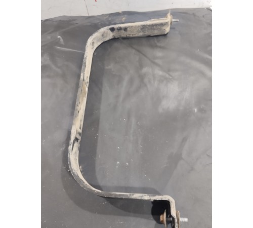 Крепление топливного бака