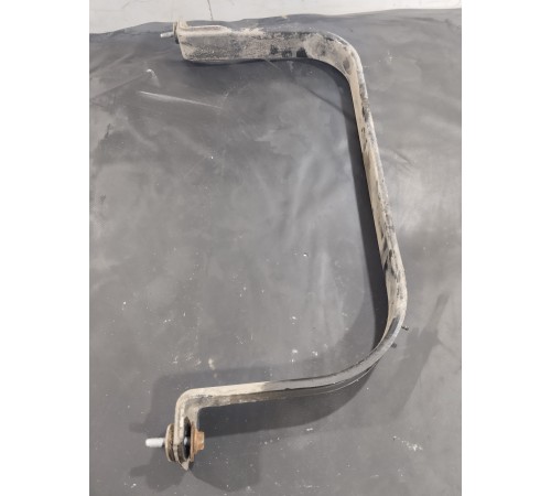 Крепление топливного бака