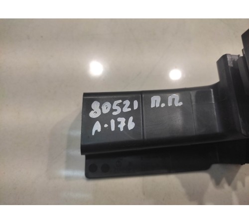 Кронштейн замка двери(передний правый)