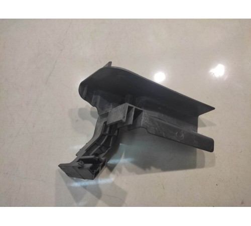 Кронштейн замка двери(передний правый)