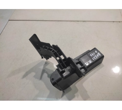 Кронштейн замка двери(передний правый)