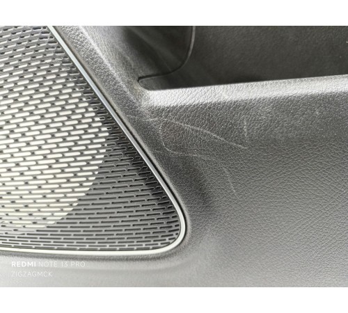 Обшивка двери передняя правая