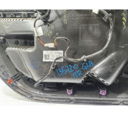 Обшивка двери передняя правая