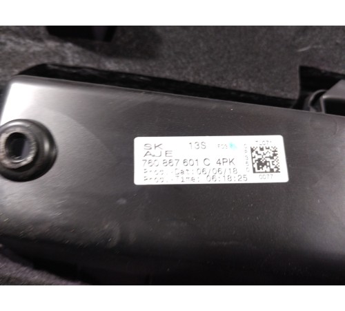 Обшивка крышки багажника