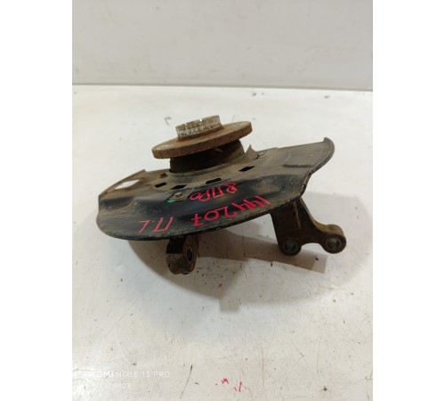 Кулак поворотный передний левый