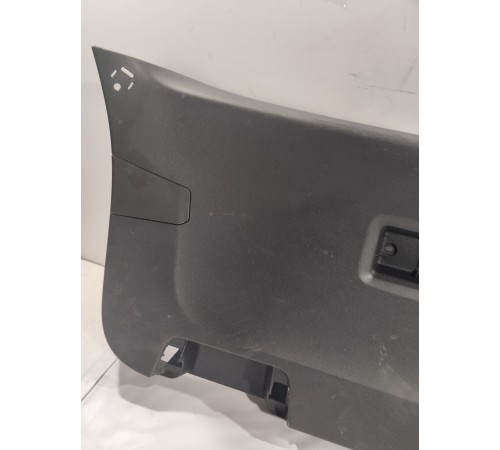 Обшивка крышки багажника