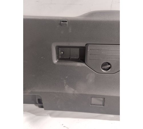 Обшивка крышки багажника