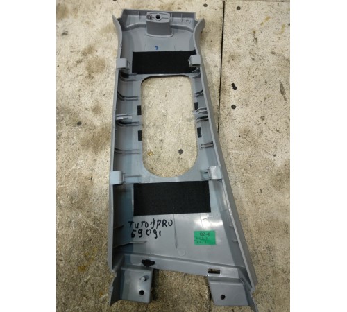 Обшивка стойки центральная правая