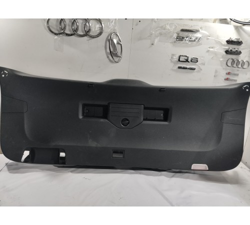 Обшивка крышки багажника