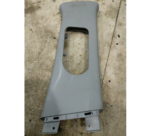 Обшивка стойки центральная правая