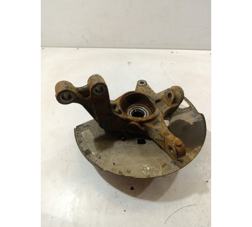 Кулак поворотный передний левый