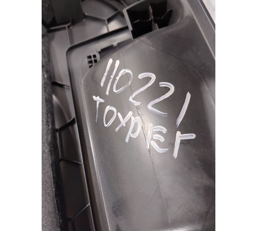 Обшивка крышки багажника