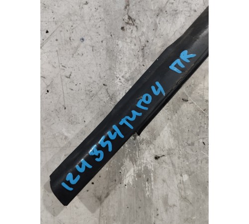 Молдинг стекла передний правый